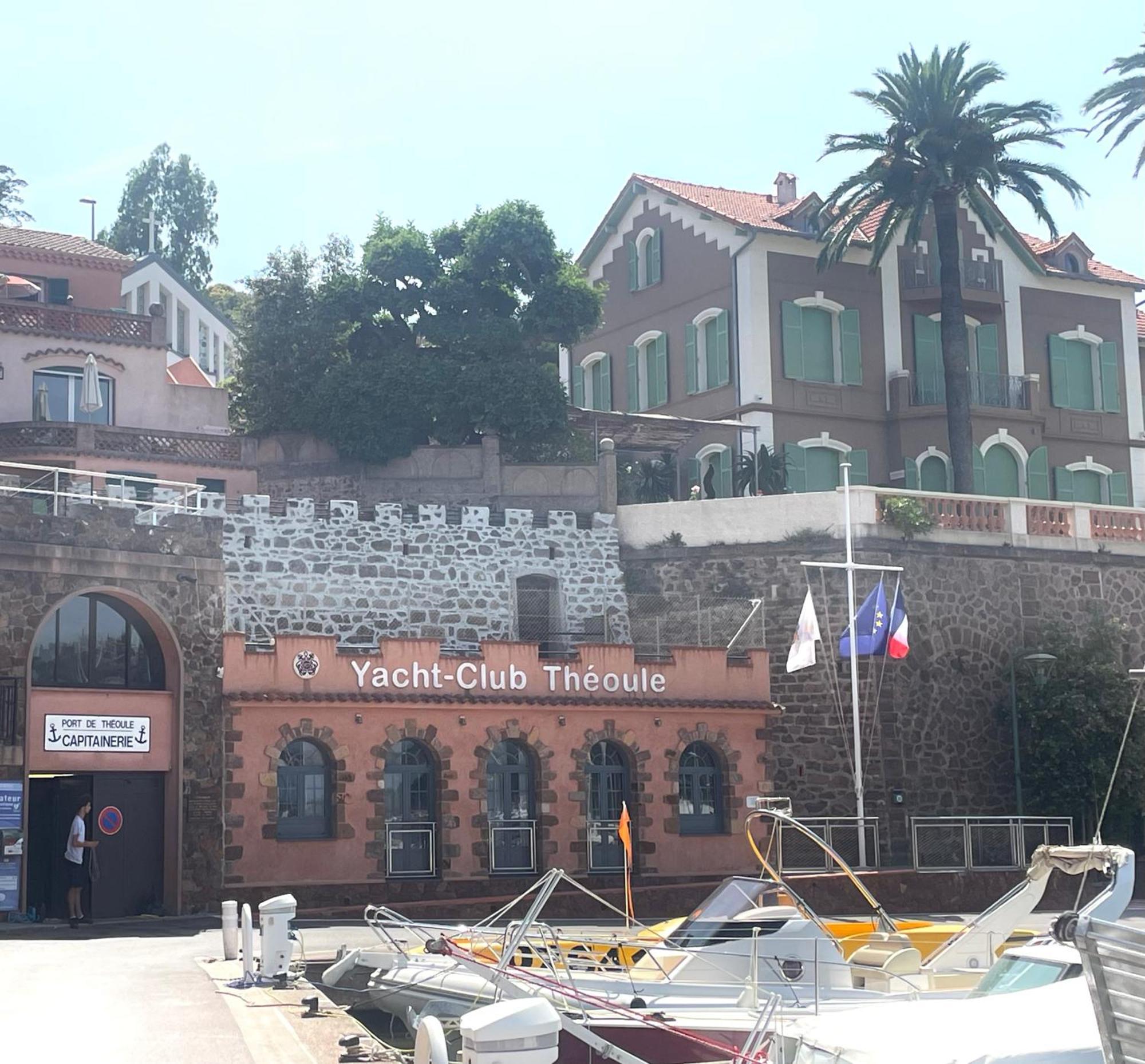 The House, Sur Mer, Cote Dazur, France Villa *